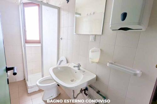 rifugio-racollo-bagno-esterno-p1-sx-01